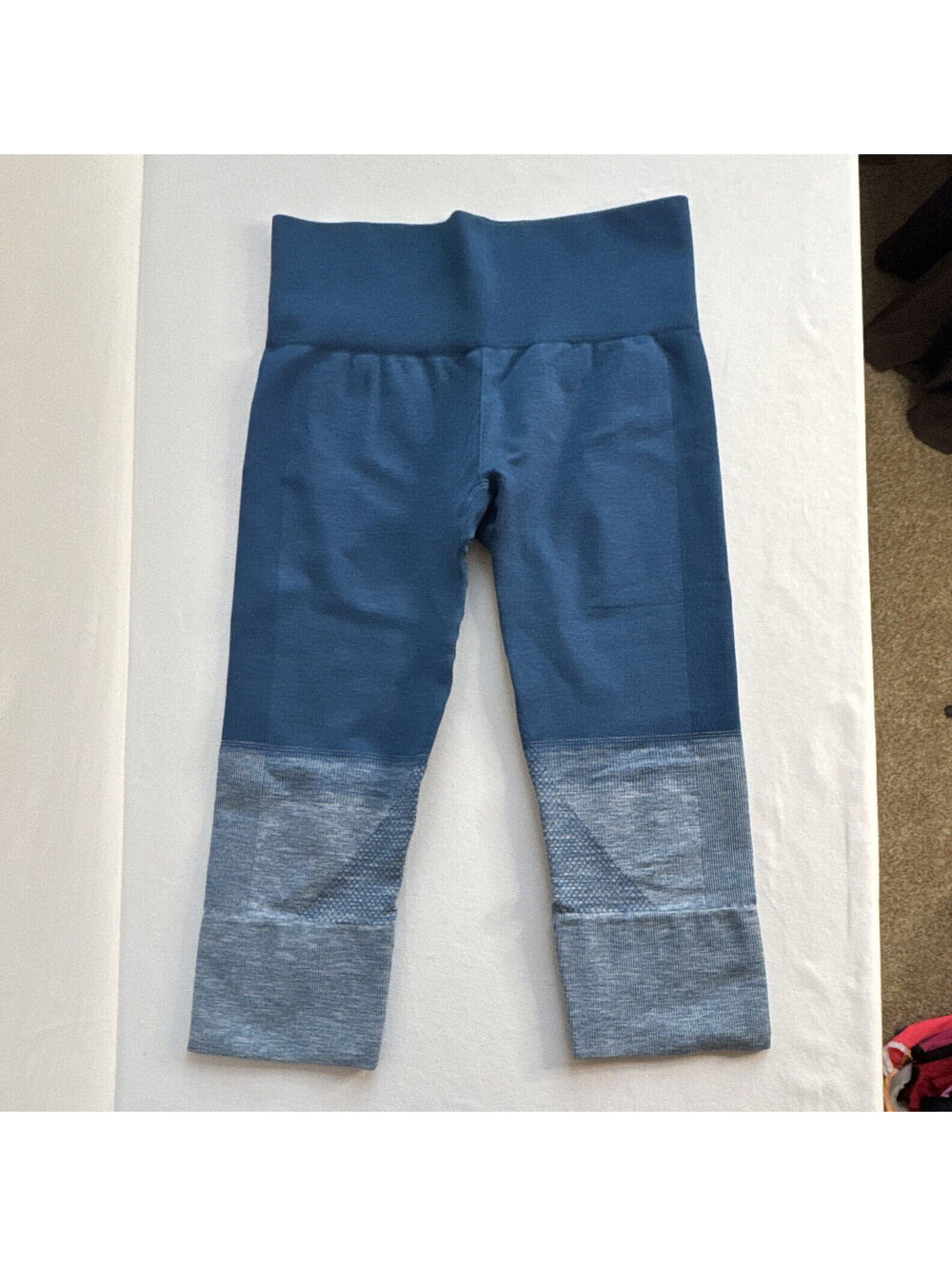 Lululemon Seamless Crop Leggings Women’s Size 6 Blue Gray High Rise Yoga Pants